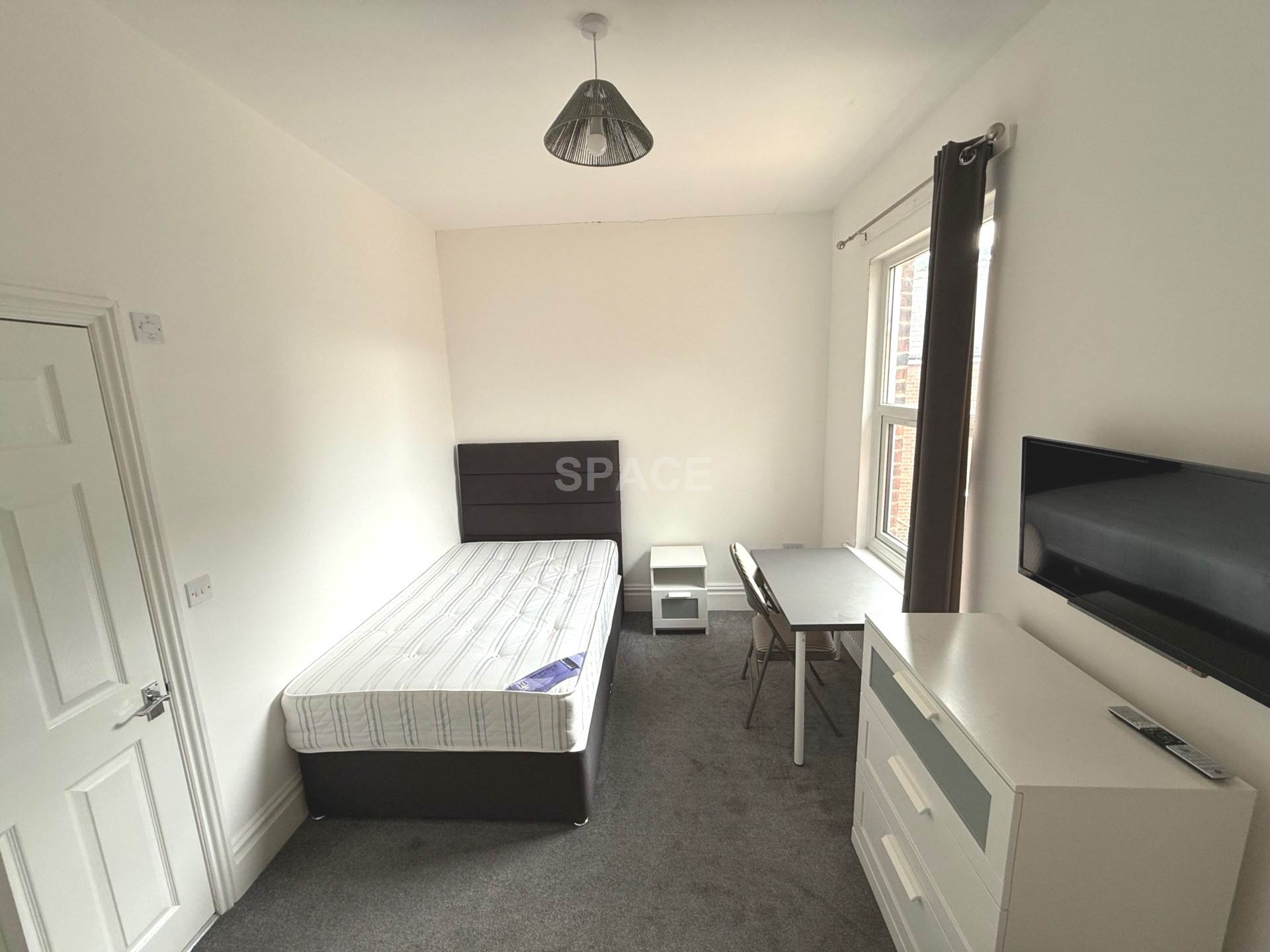 1 bed House Share for rent in Reading. From Space