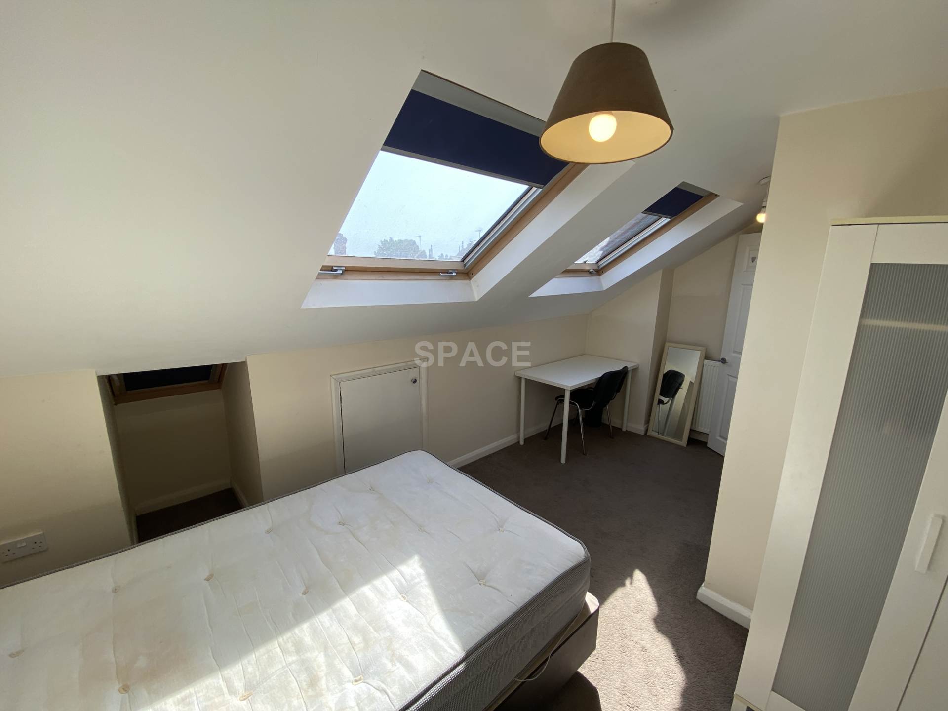1 bed Mid Terraced House for rent in Reading. From Space