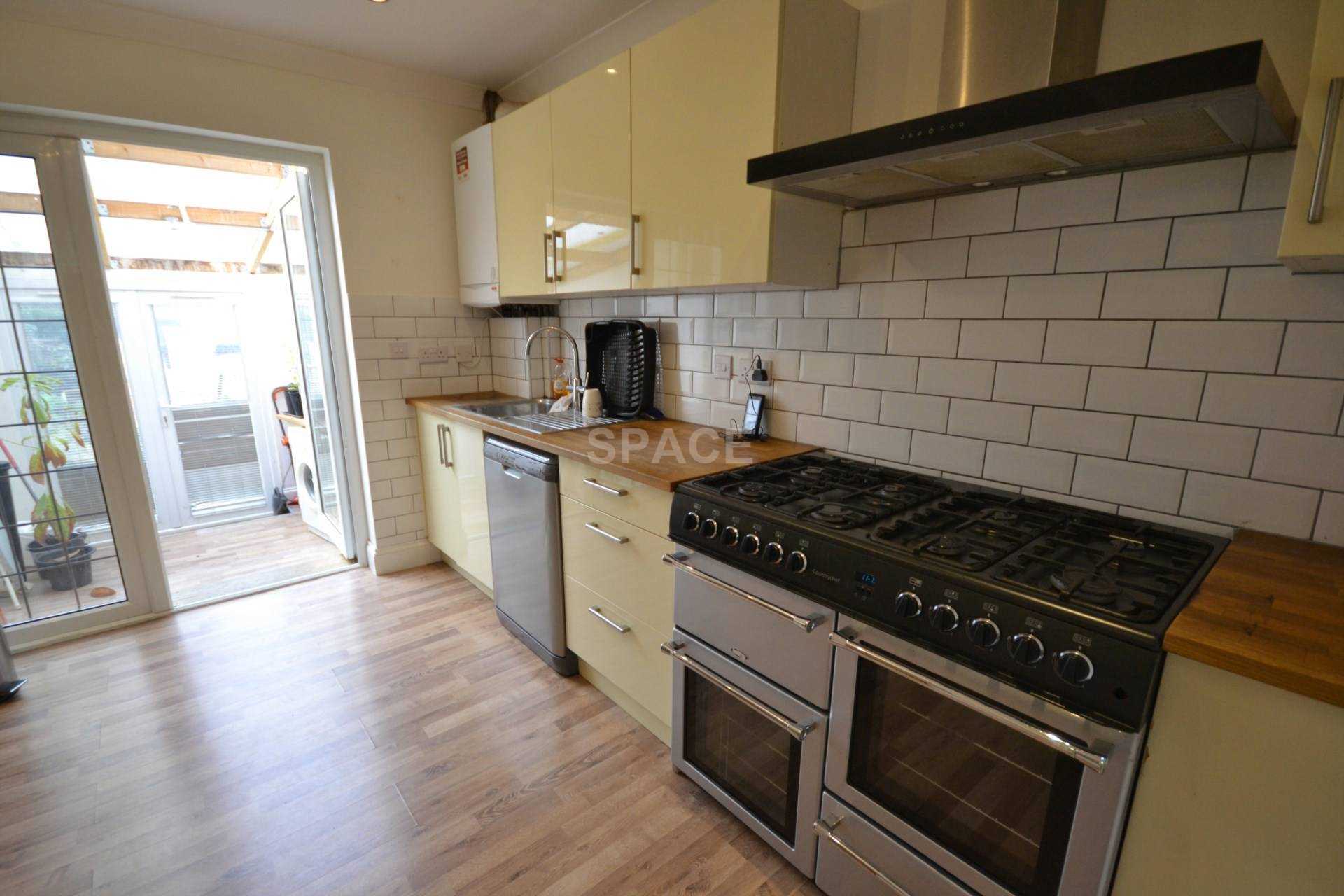 3 bed Mid Terraced House for rent in Reading. From Space