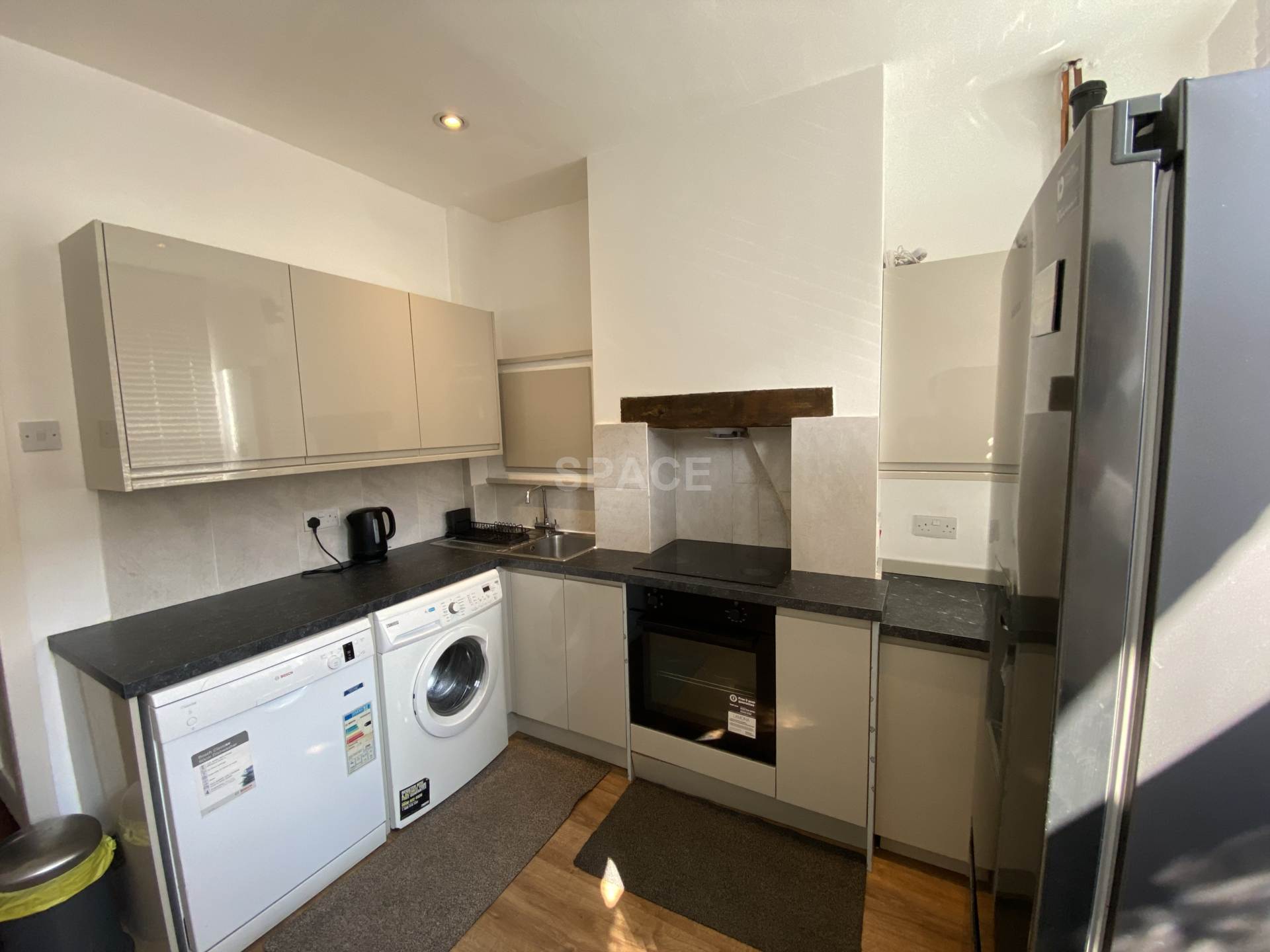 2 bed Mid Terraced House for rent in Reading. From Space