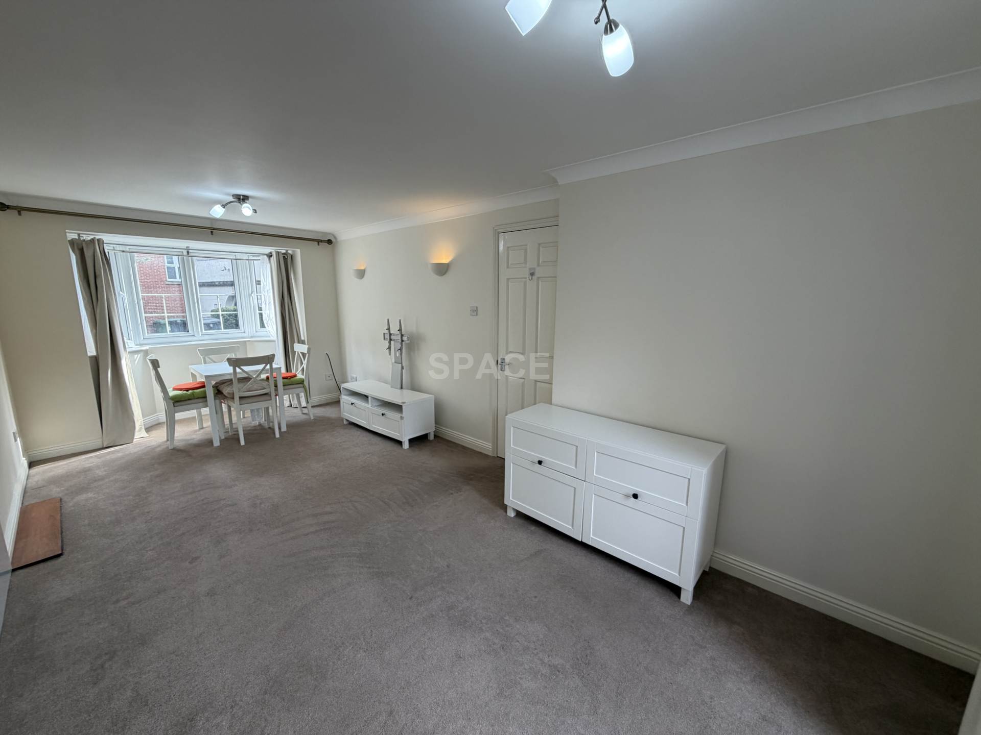 1 bed 1st Floor Flat for rent in Reading. From Space