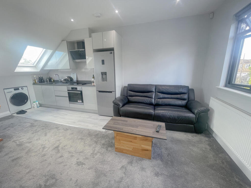1 bed 1st Floor Flat for rent in Elstree. From Space Residential - Mill Hill & Edgware