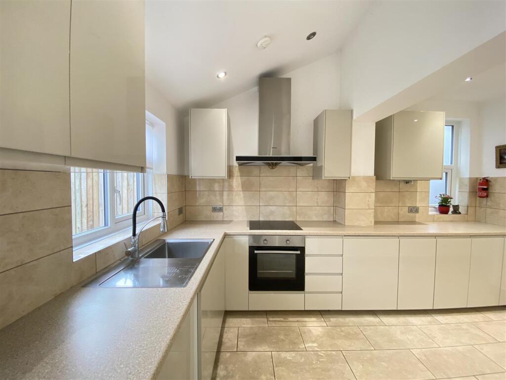 5 bed Semi Detached for rent in Stanmore. From Space Residential - Mill Hill & Edgware