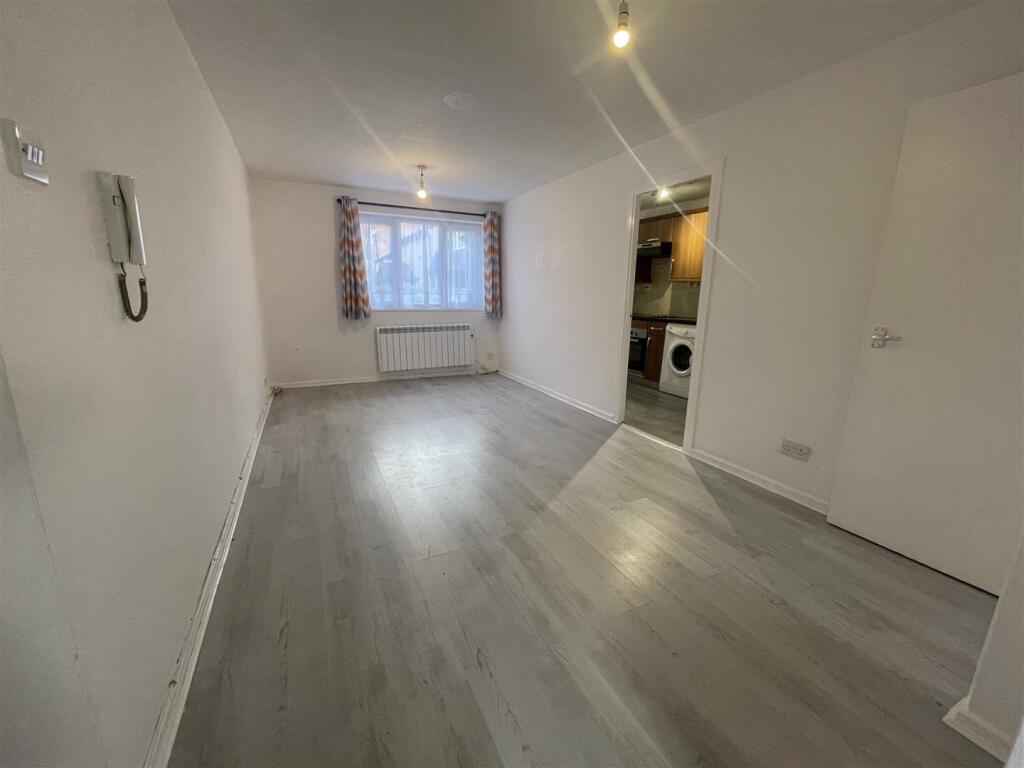 2 bed 1st Floor Flat for rent in Elstree. From Space Residential - Mill Hill & Edgware