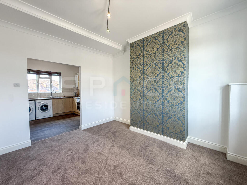 4 bed Duplex for rent in Arkley. From Space Residential - Mill Hill & Edgware
