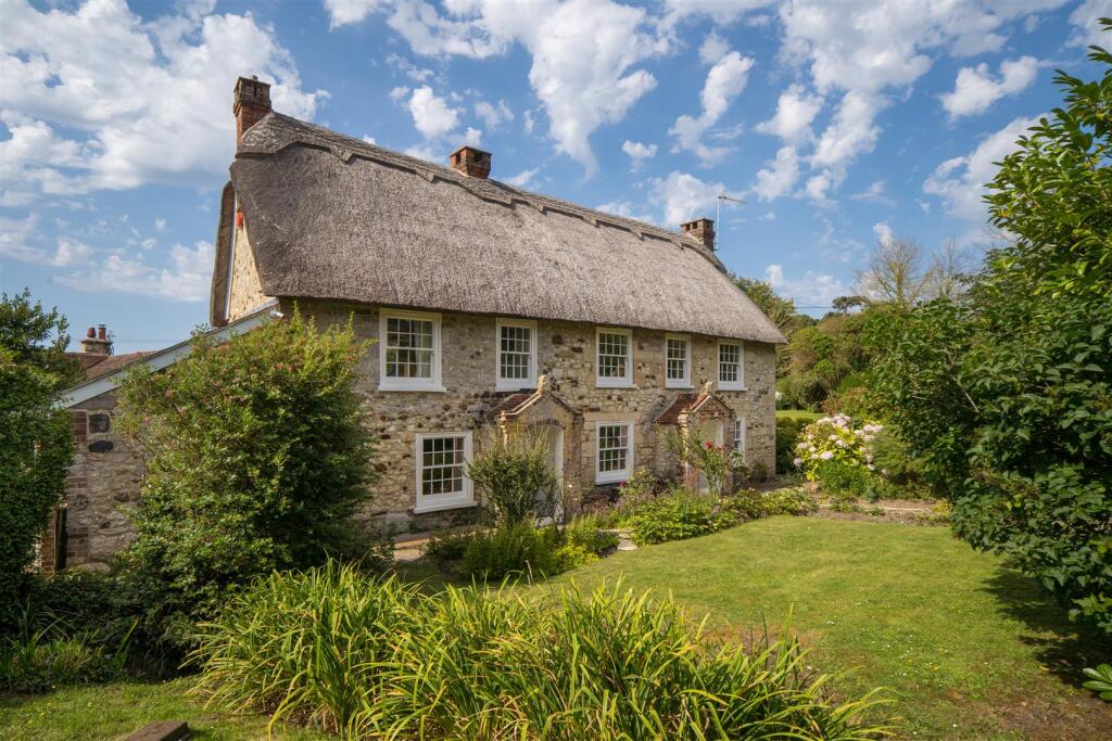 3 bed Cottage for rent in Totland. From Spence Willard - Yarmouth