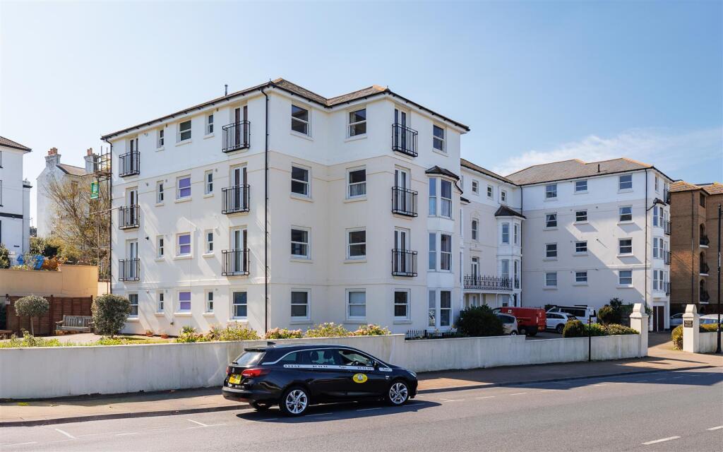 2 bed Apartment for rent in Ryde. From Spence Willard - Yarmouth