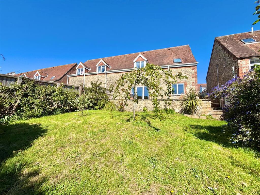3 bed Cottage for rent in Yarmouth. From Spence Willard - Yarmouth