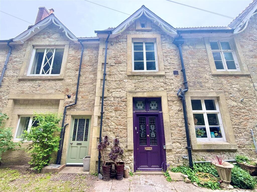 3 bed Mid Terraced House for rent in Ventnor. From Spence Willard - Yarmouth