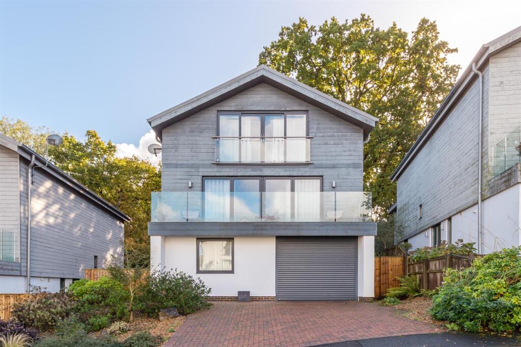 5 bed Detached for rent in Rew Street. From Spence Willard - Yarmouth