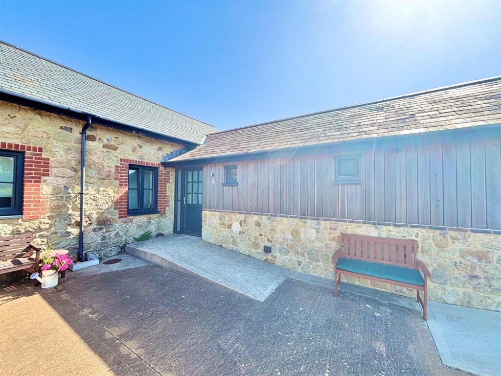 3 bed Barn Conversion for rent in Chale. From Spence Willard - Yarmouth
