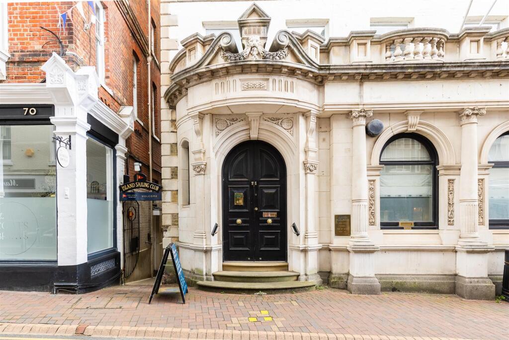 2 bed Apartment for rent in Cowes. From Spence Willard - Yarmouth 2 bed Apartment for rent in Cowes. From Spence Willard - Yarmouth