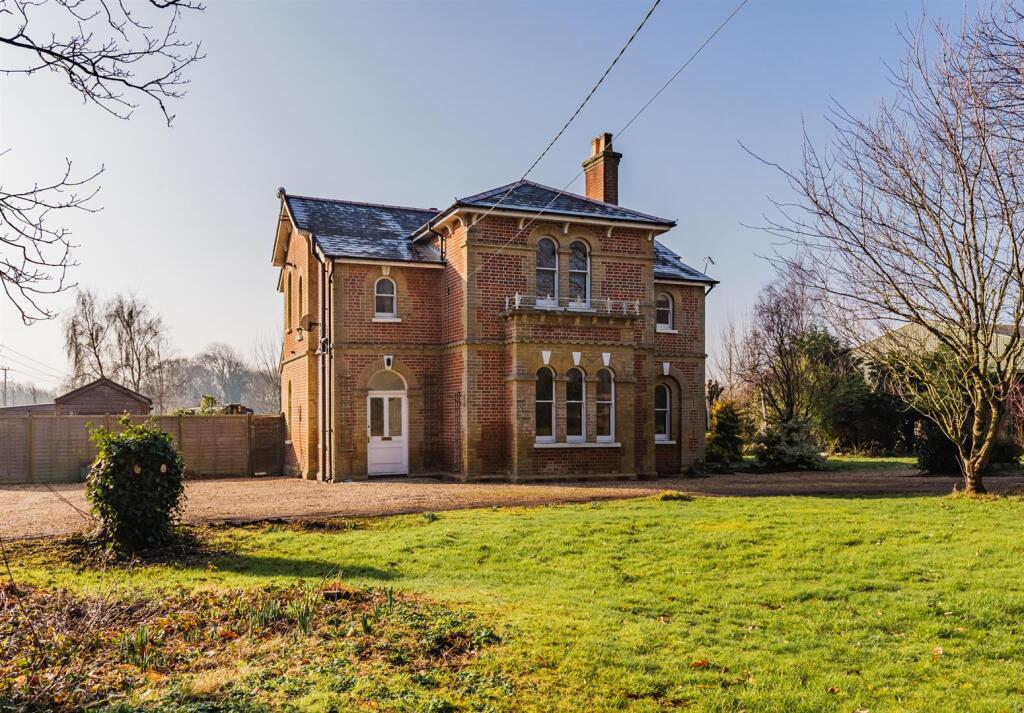4 bed Detached for rent in Merstone. From Spence Willard - Yarmouth