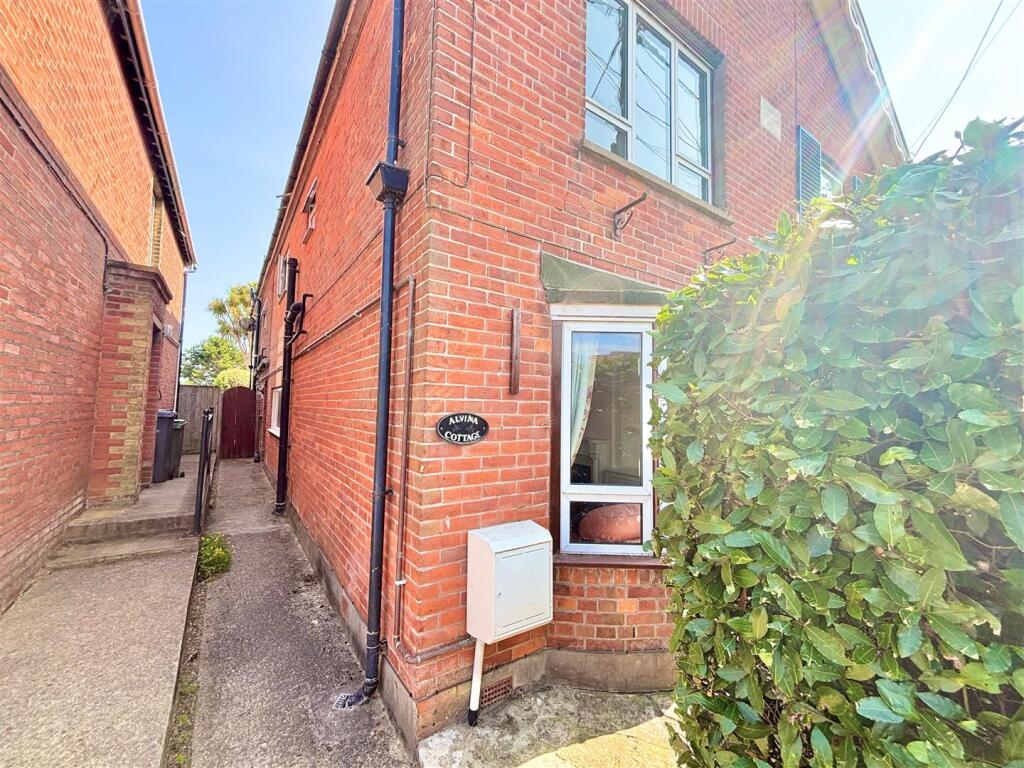 3 bed Semi Detached for rent in Yarmouth. From Spence Willard - Yarmouth 3 bed Semi Detached for rent in Yarmouth. From Spence Willard - Yarmouth