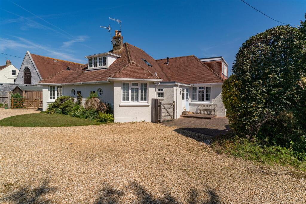 5 bed Semi Detached for rent in Bembridge. From Spence Willard - Yarmouth 5 bed Semi Detached for rent in Bembridge. From Spence Willard - Yarmouth