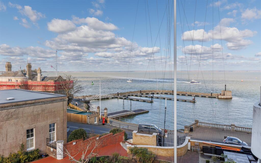 2 bed Apartment for rent in Cowes. From Spence Willard - Yarmouth 2 bed Apartment for rent in Cowes. From Spence Willard - Yarmouth