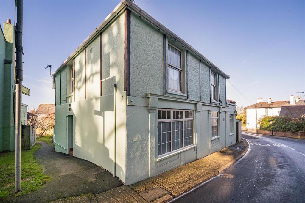 2 bed Apartment for rent in Bembridge. From Spence Willard - Yarmouth 2 bed Apartment for rent in Bembridge. From Spence Willard - Yarmouth