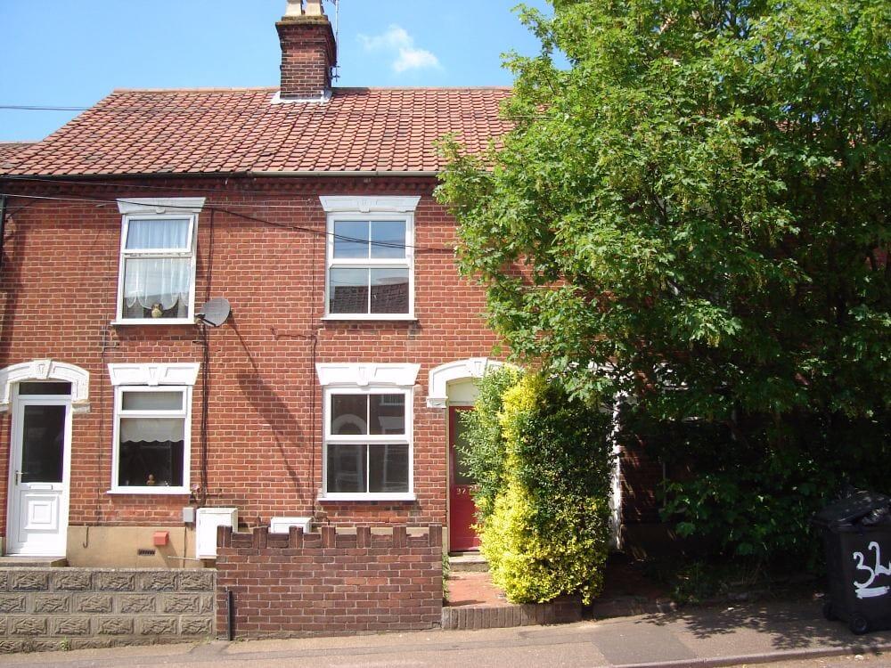 3 bed Mid Terraced House for rent in Norwich. From City & County Estate Agents - Norwich