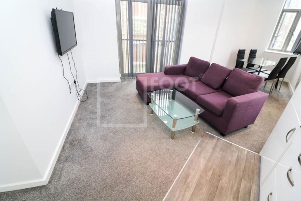 2 bed Apartment for rent in Bradford. From Squarefoot Apartments - Bradford