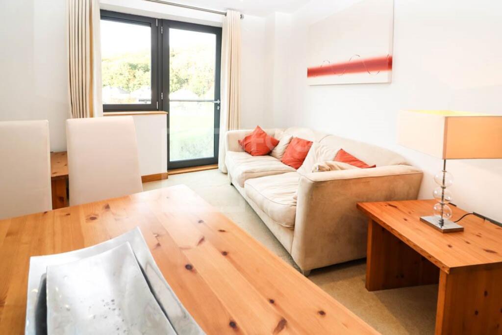 2 bed Apartment for rent in Baildon. From Squarefoot Apartments - Bradford