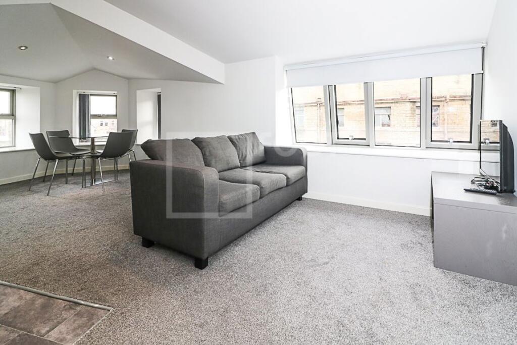 2 bed Apartment for rent in Bradford. From Squarefoot Apartments - Bradford