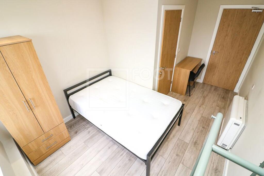 4 bed 1st Floor Flat for rent in Bradford. From Squarefoot Apartments - Bradford 4 bed 1st Floor Flat for rent in Bradford. From Squarefoot Apartments - Bradford