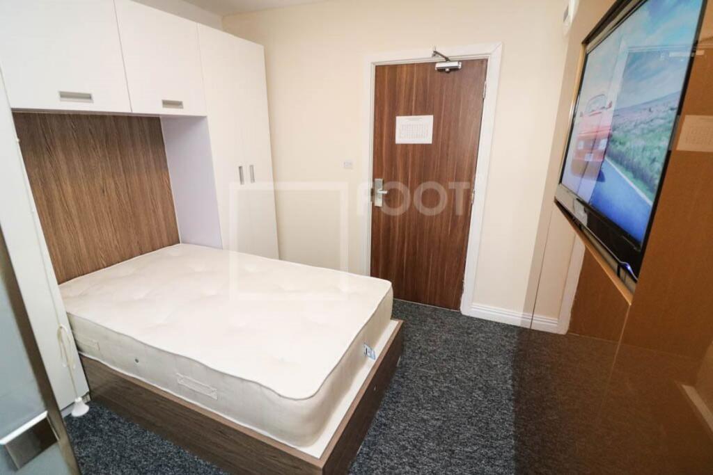4 bed 1st Floor Flat for rent in Bradford. From Squarefoot Apartments - Bradford 4 bed 1st Floor Flat for rent in Bradford. From Squarefoot Apartments - Bradford