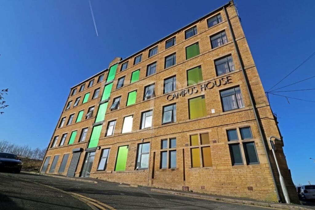 4 bed Studio for rent in Bradford. From Squarefoot Apartments - Bradford 4 bed Studio for rent in Bradford. From Squarefoot Apartments - Bradford