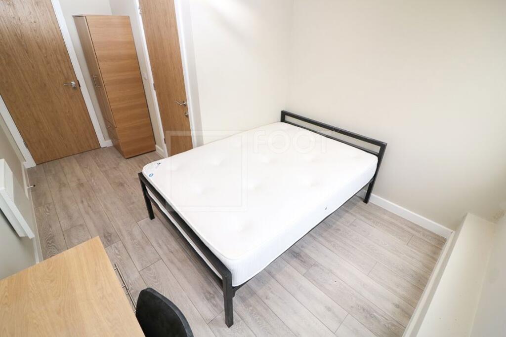 4 bed 1st Floor Flat for rent in Bradford. From Squarefoot Apartments - Bradford 4 bed 1st Floor Flat for rent in Bradford. From Squarefoot Apartments - Bradford