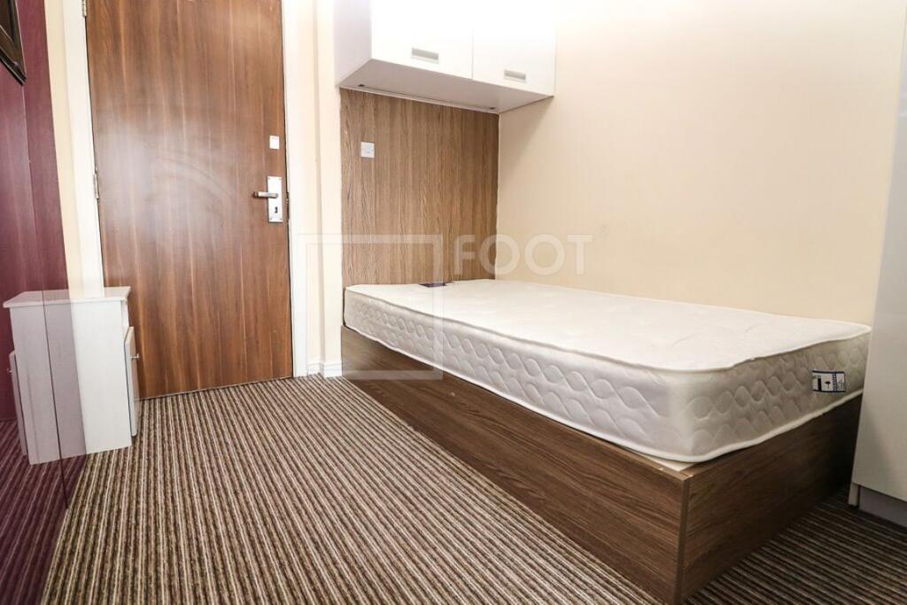 4 bed 1st Floor Flat for rent in Bradford. From Squarefoot Apartments - Bradford 4 bed 1st Floor Flat for rent in Bradford. From Squarefoot Apartments - Bradford