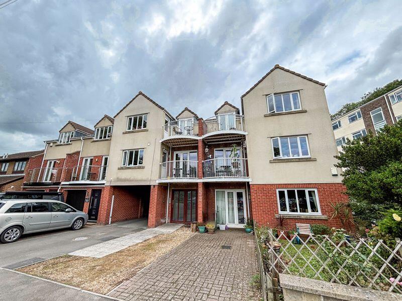 2 bed 1st Floor Flat for rent in Clevedon. From Steven Smith Town & Country Estate Agents - Clevedon