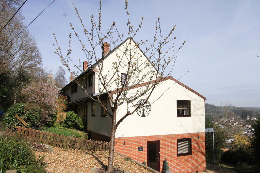 4 bed Semi Detached for rent in Clevedon. From Steven Smith Town & Country Estate Agents - Clevedon 4 bed Semi Detached for rent in Clevedon. From Steven Smith Town & Country Estate Agents - Clevedon