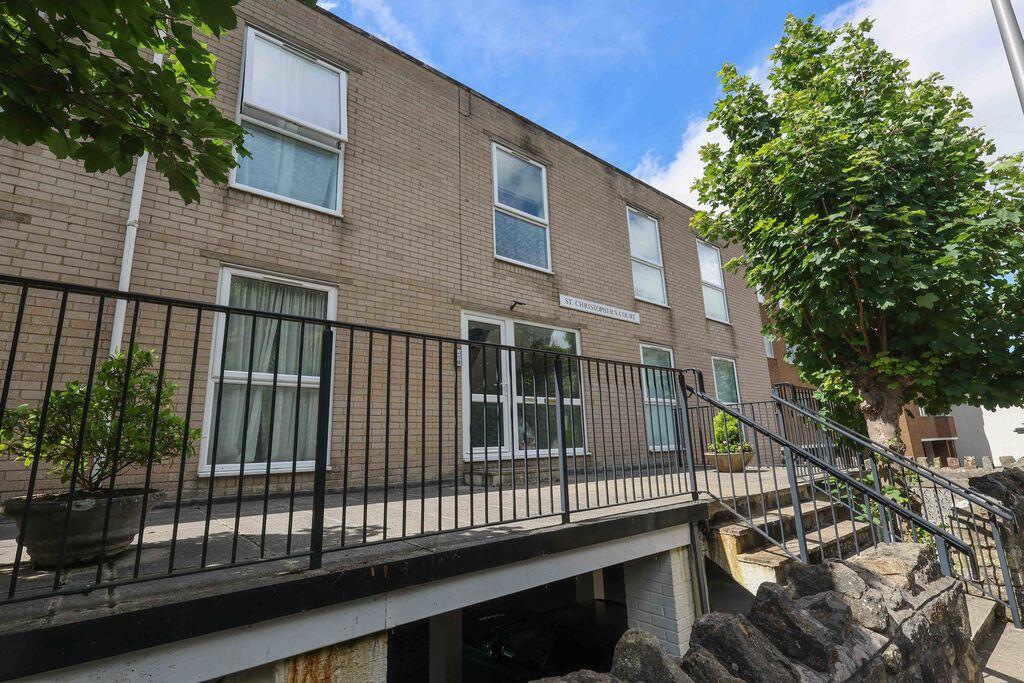 2 bed 1st Floor Flat for rent in Clevedon. From Steven Smith Town & Country Estate Agents - Clevedon