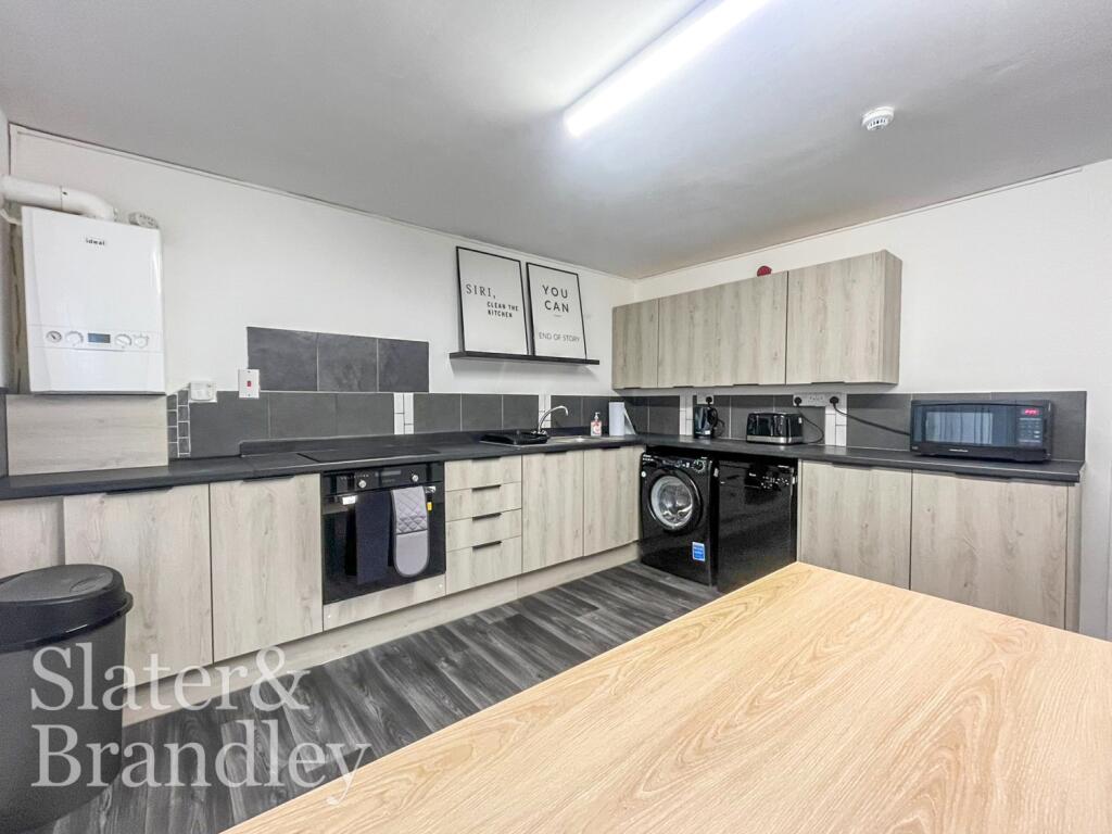 6 bed Mid Terraced House for rent in Nottingham. From Slater and Brandley - Nottingham