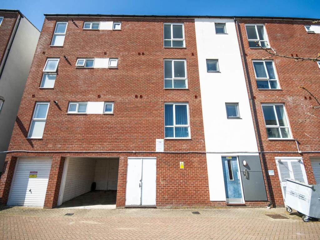 3 bed 1st Floor Flat for rent in Hatfield. From Strats Estates & Lettings - Hatfield