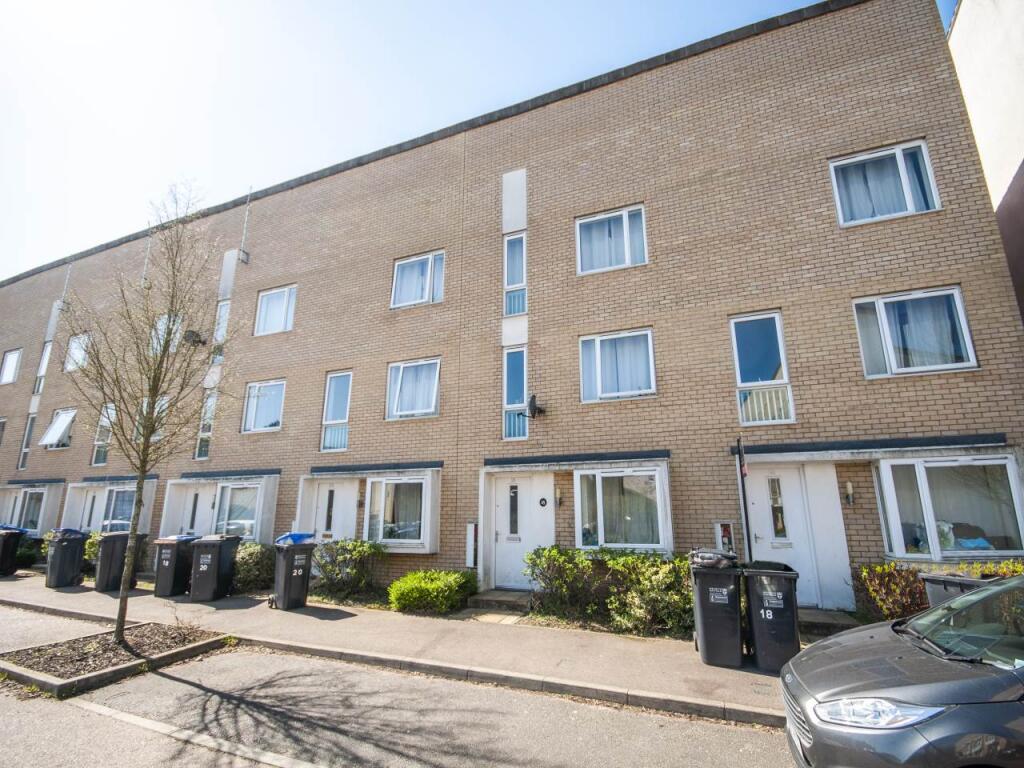 5 bed Detached for rent in Hatfield. From Strats Estates & Lettings - Hatfield