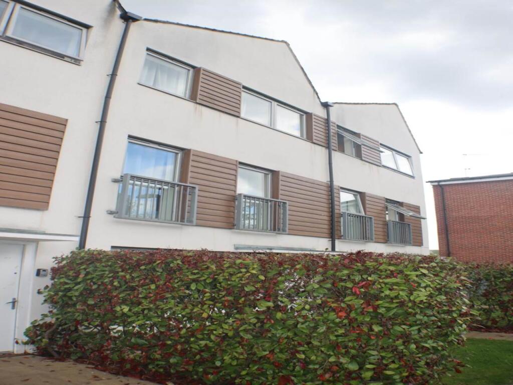 6 bed Detached for rent in Hatfield. From Strats Estates & Lettings - Hatfield