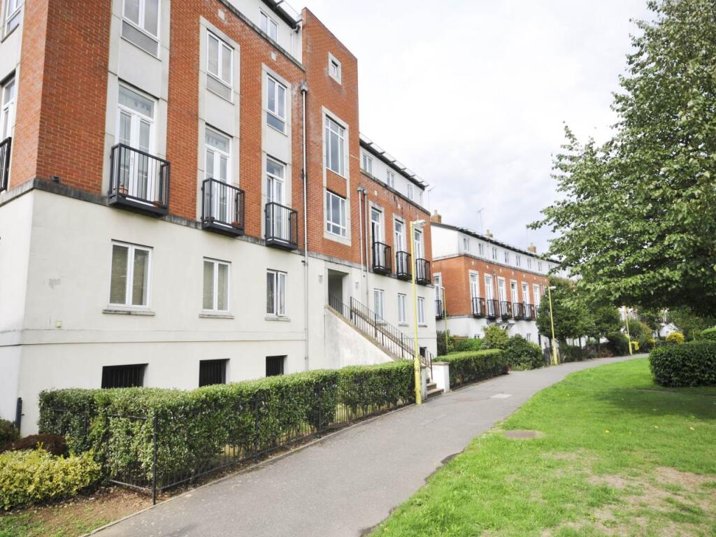3 bed 1st Floor Flat for rent in Hatfield. From Strats Estates & Lettings - Hatfield
