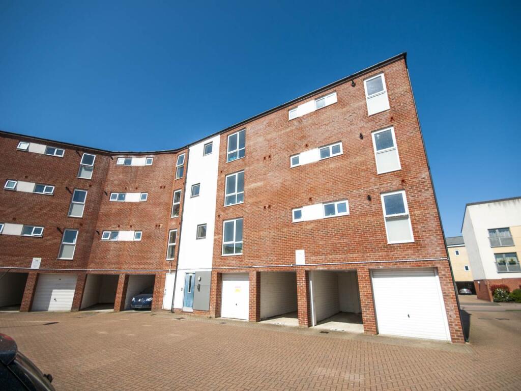 3 bed 1st Floor Flat for rent in Hatfield. From Strats Estates & Lettings - Hatfield
