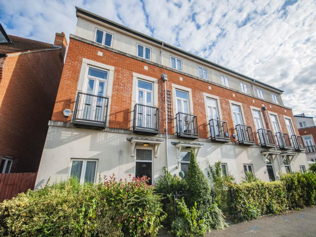 5 bed Detached for rent in Hatfield. From Strats Estates & Lettings - Hatfield