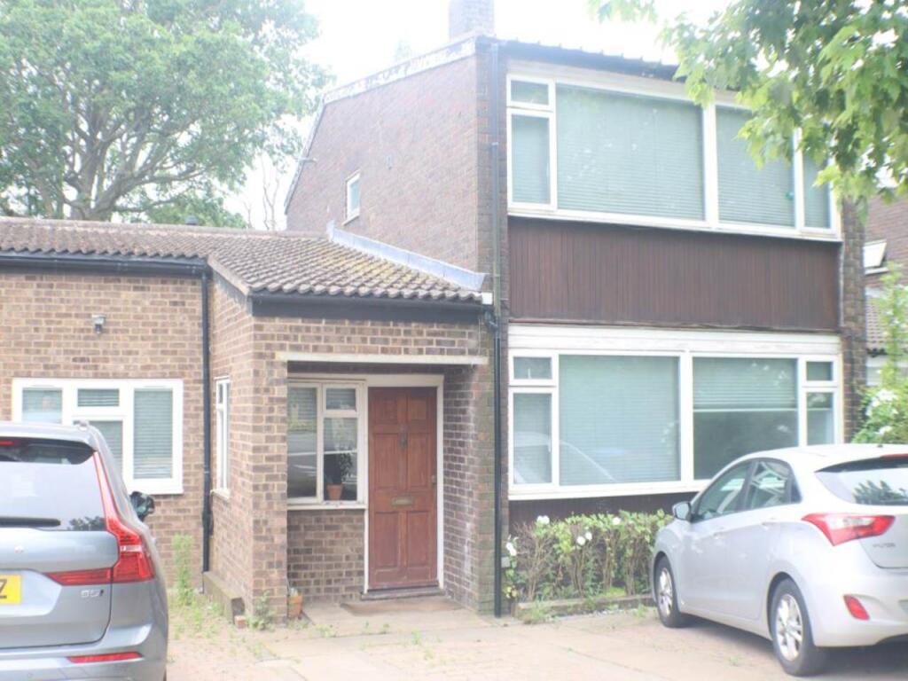 1 bed Detached for rent in Hatfield. From Strats Estates & Lettings - Hatfield