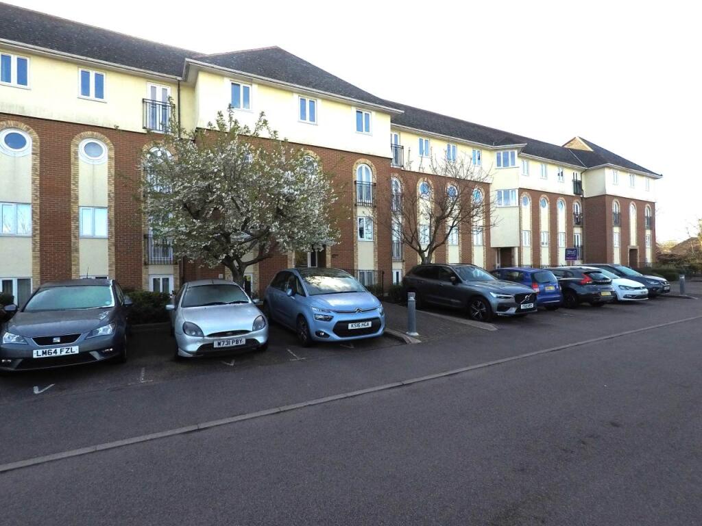 4 bed Studio for rent in Hatfield. From Strats Estates & Lettings - Hatfield