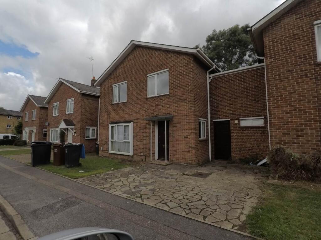 6 bed Detached for rent in Hatfield. From Strats Estates & Lettings - Hatfield