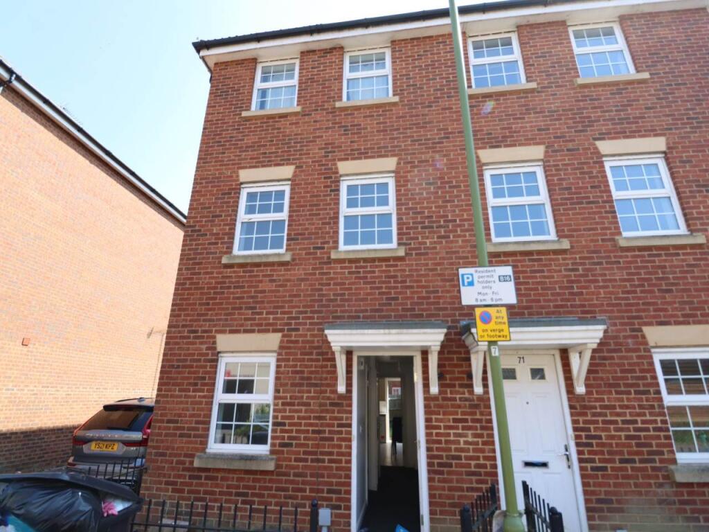 5 bed Detached for rent in Hatfield. From Strats Estates & Lettings - Hatfield