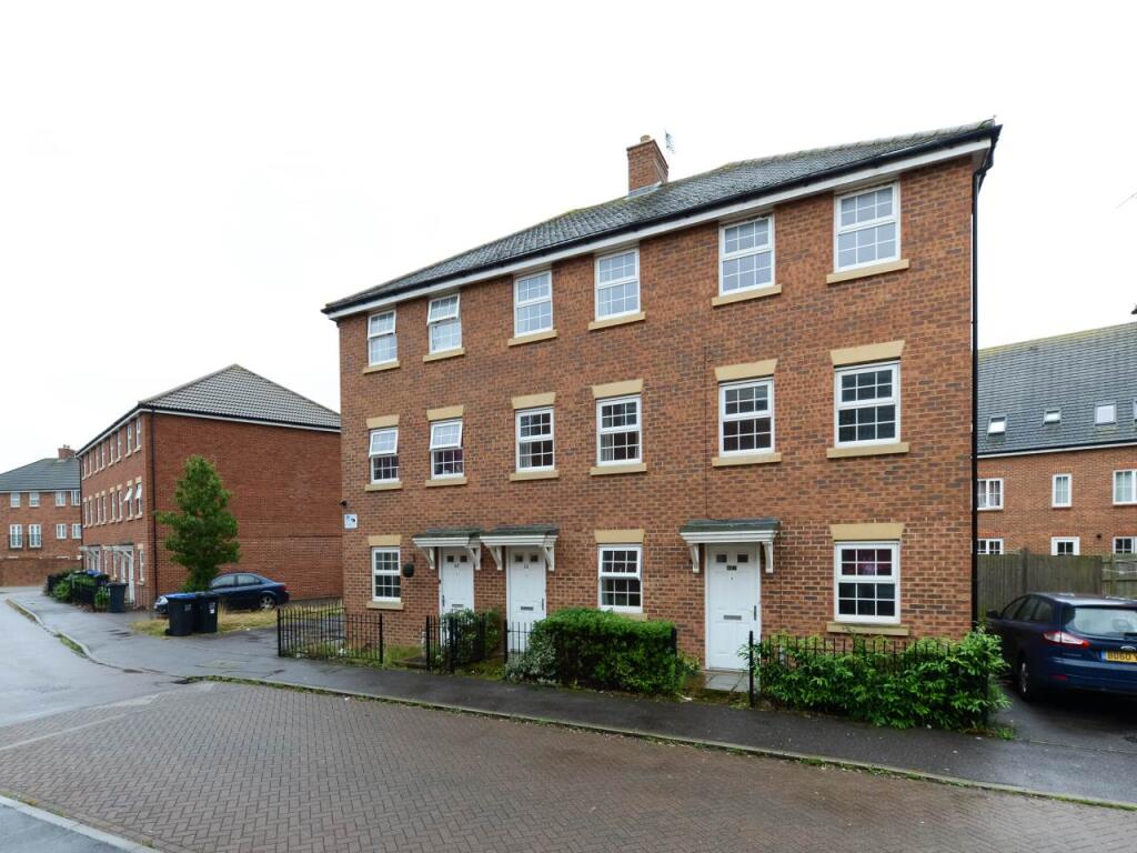 6 bed Detached for rent in Hatfield. From Strats Estates & Lettings - Hatfield