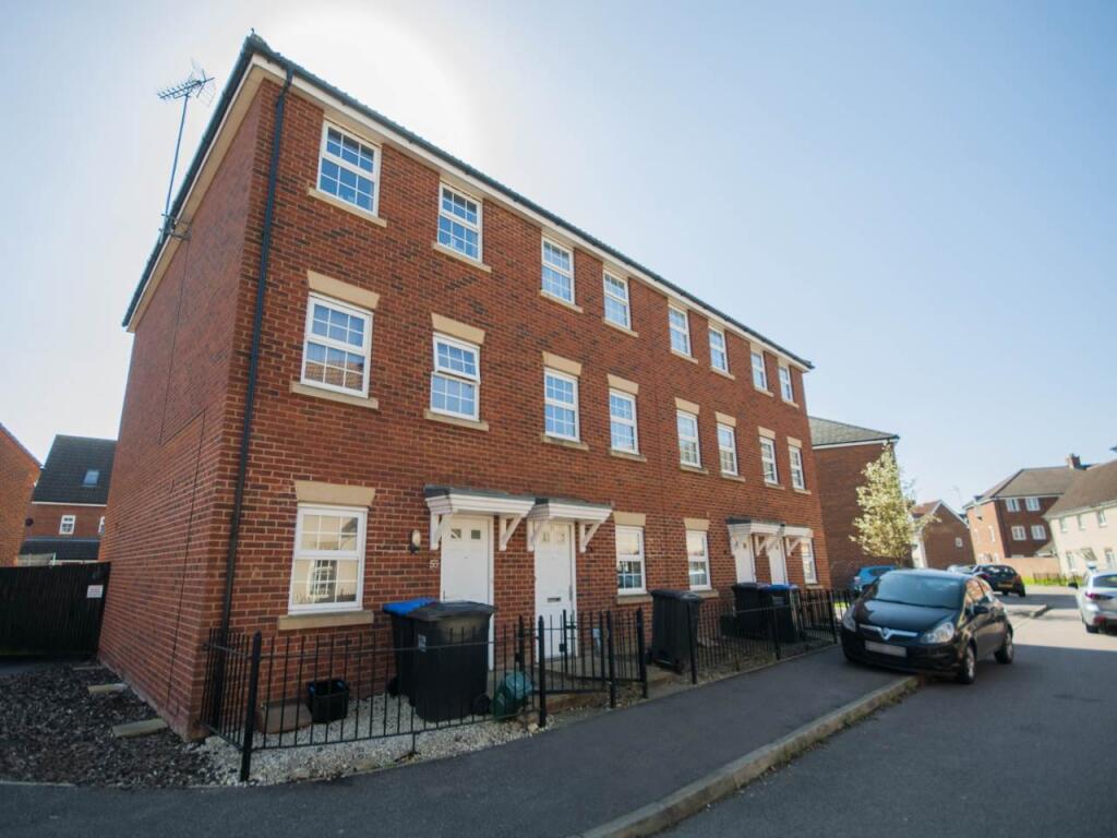 5 bed Detached for rent in Hatfield. From Strats Estates & Lettings - Hatfield