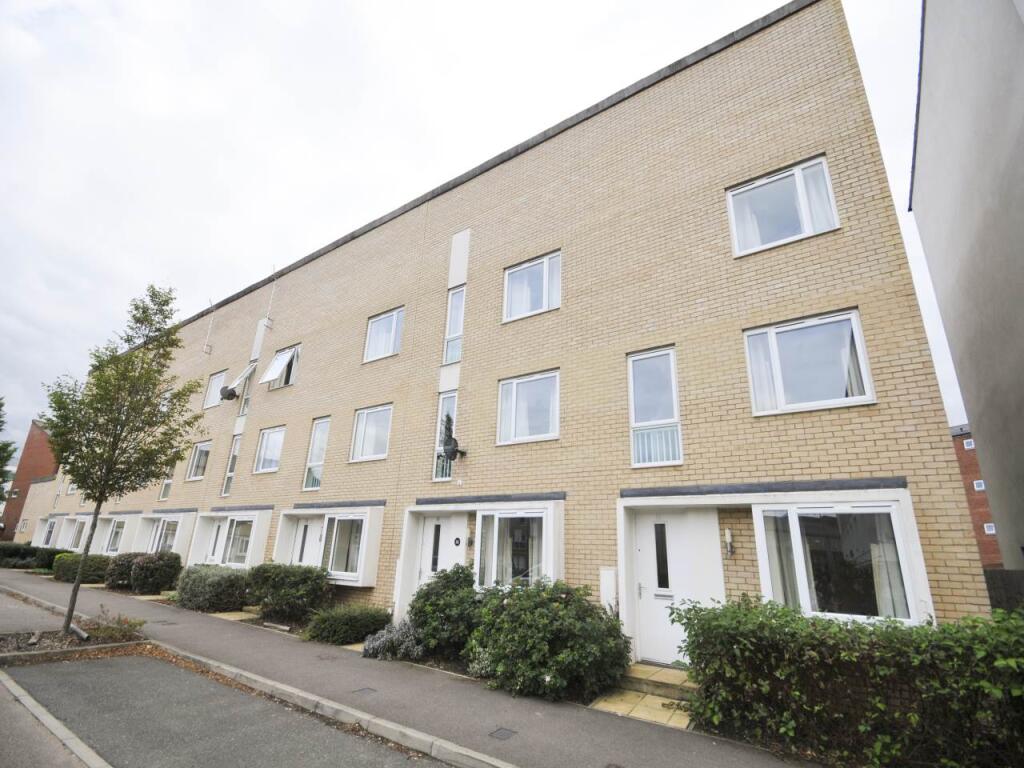 5 bed Detached for rent in Hatfield. From Strats Estates & Lettings - Hatfield