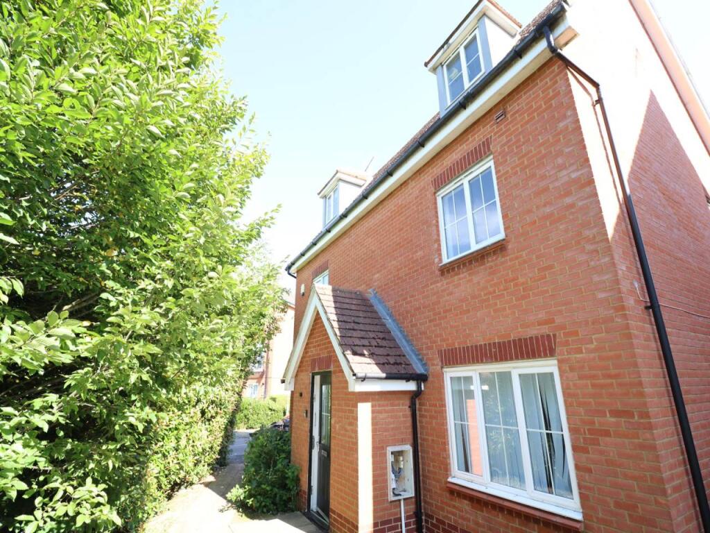 6 bed Detached for rent in Hatfield. From Strats Estates & Lettings - Hatfield