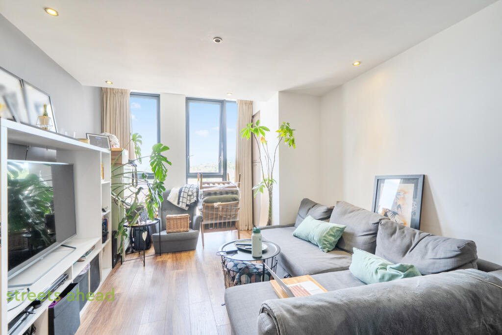 2 bed Apartment for rent in Leaves Green. From Streets Ahead - Croydon Central