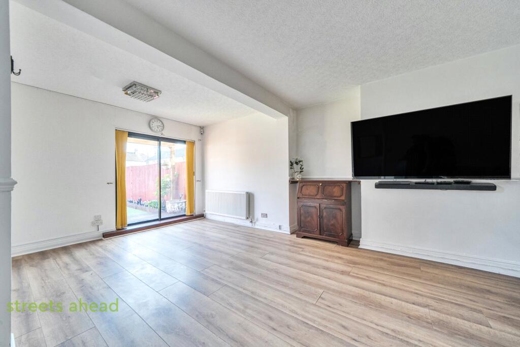 2 bed Mid Terraced House for rent in Croydon. From Streets Ahead - Croydon Central